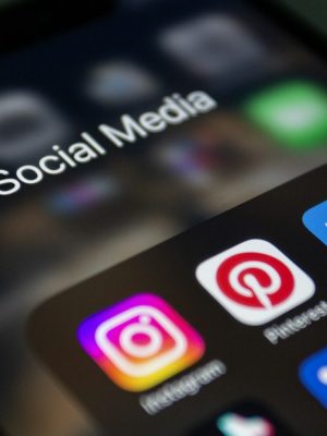 Social media apps op een telefoon